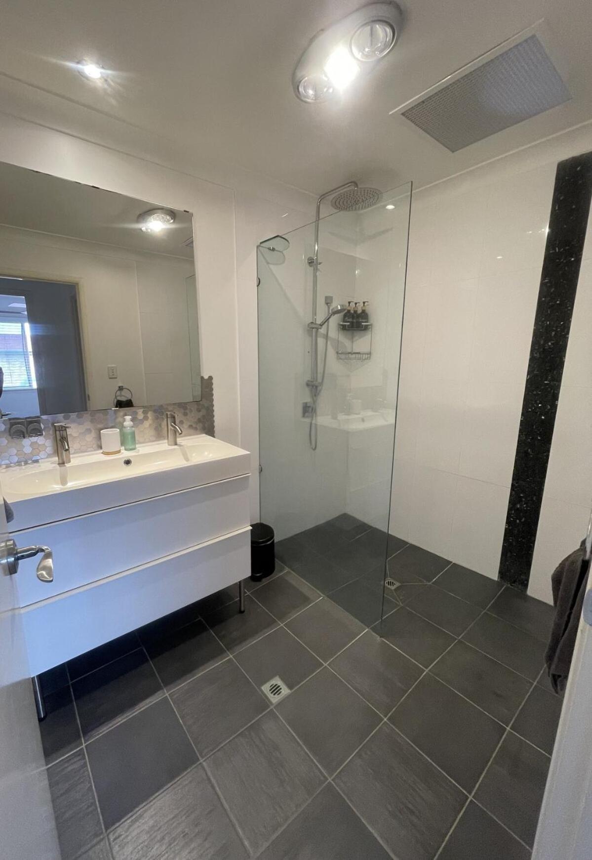 Close To Surfers & Theme Parks Townhouse With Yard Villa Gold Coast