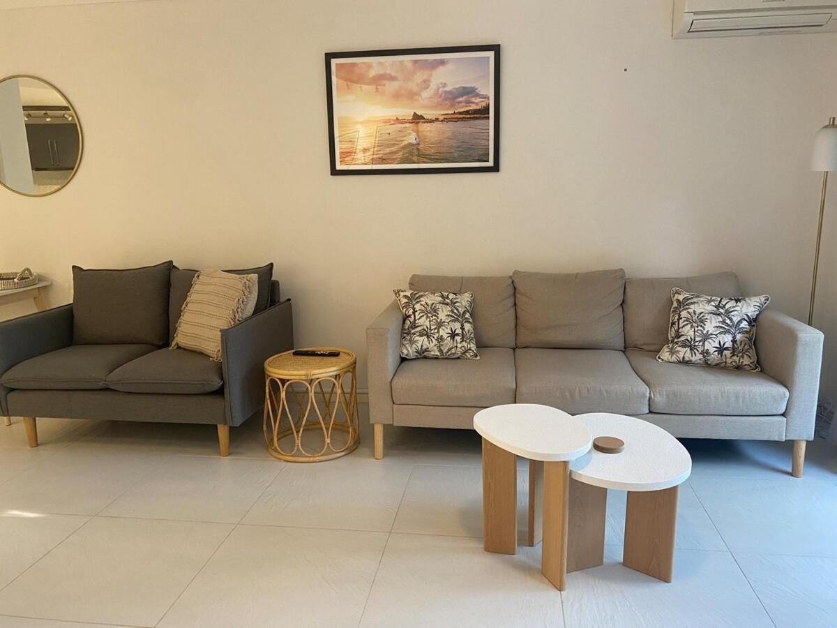 Villa Close To Surfers & Theme Parks Townhouse With Yard Gold Coast