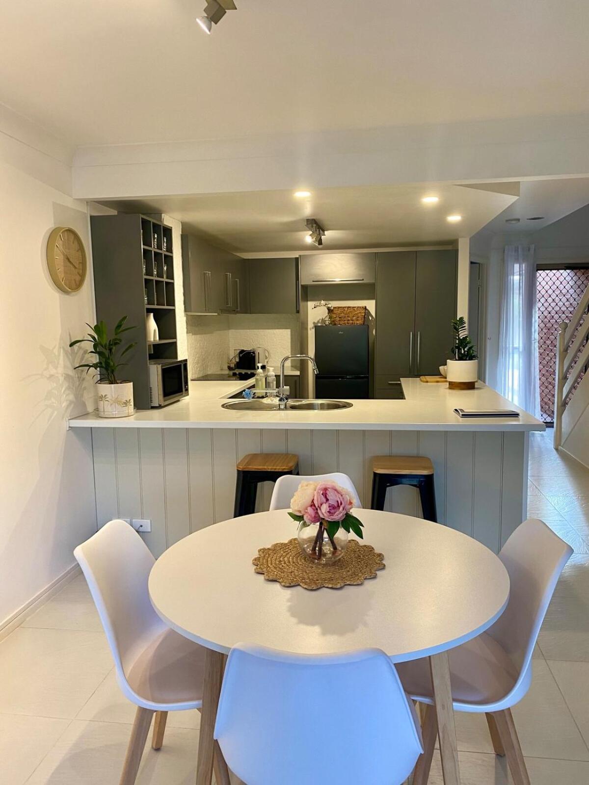Close To Surfers & Theme Parks Townhouse With Yard