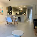 Close To Surfers & Theme Parks Townhouse With Yard