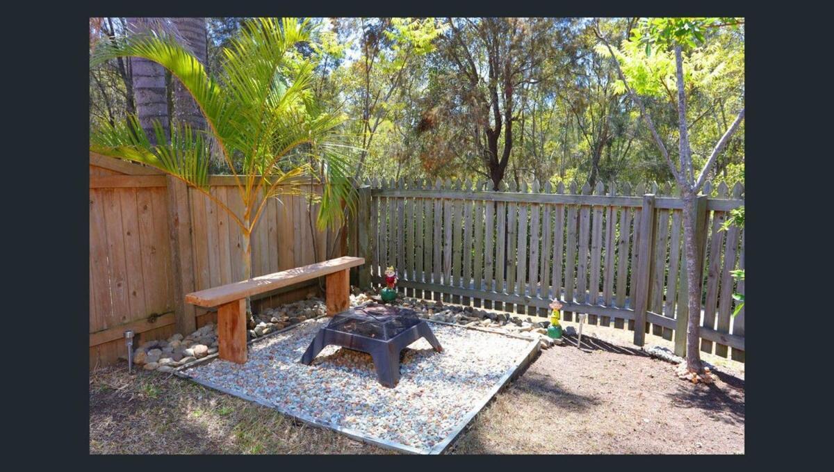 Villa Close To Surfers & Theme Parks Townhouse With Yard